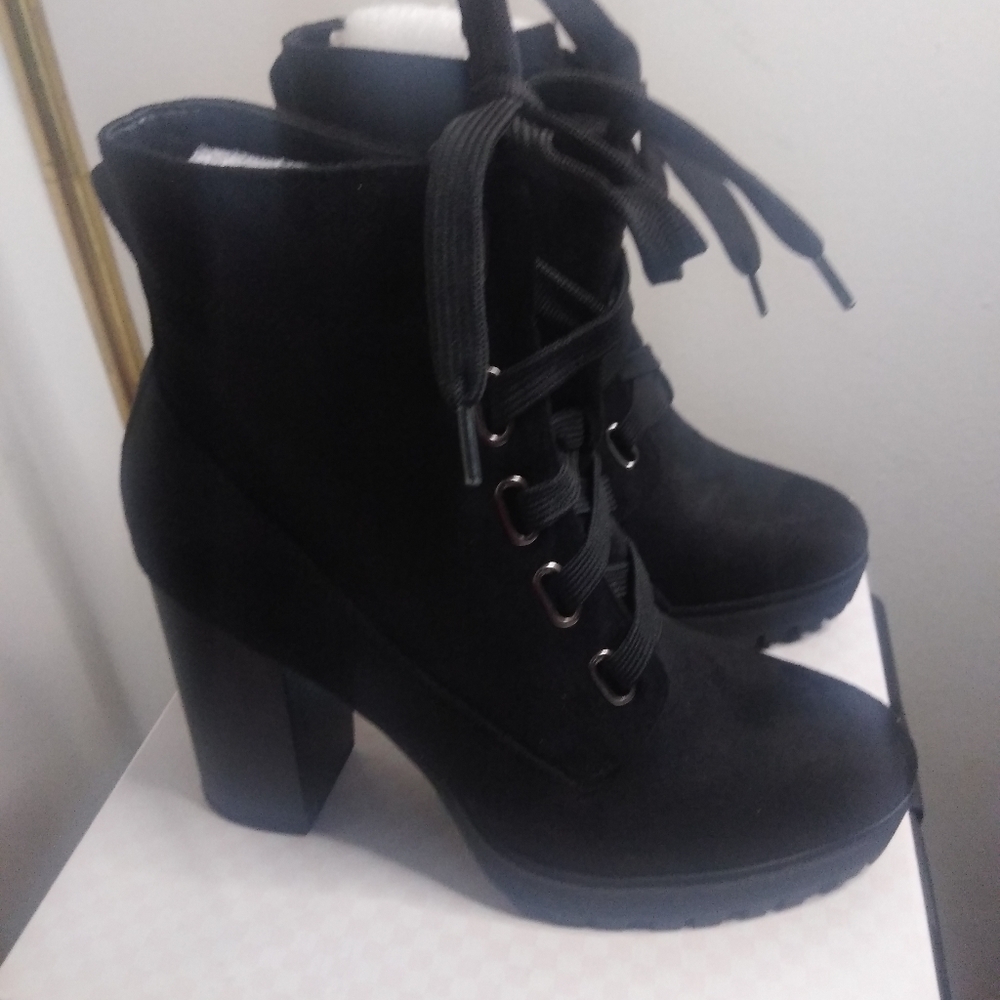 Heeled SODA brand boots